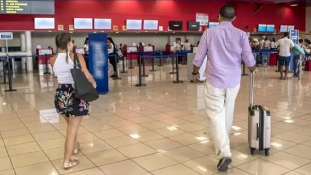 En la foto, El derecho a marcharse, bajo sospecha