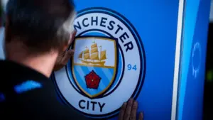 En la foto, el escudo del Manchester City