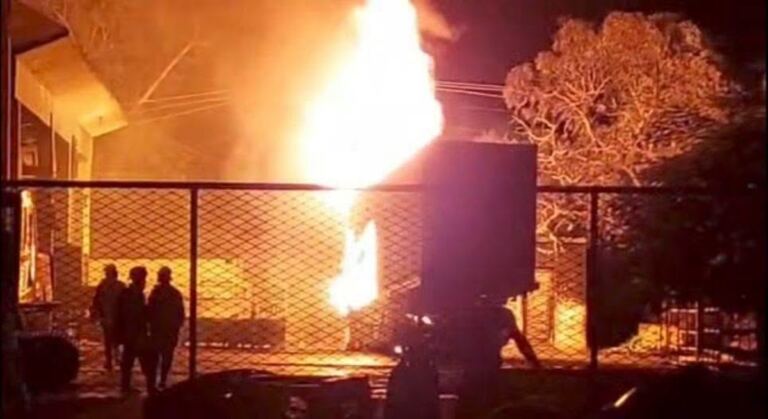 En la foto, incendio en Manzanillo