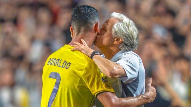 En la foto, Jorde Jesus besa a CR7 cuando ambos eran parte de Al-Nassr