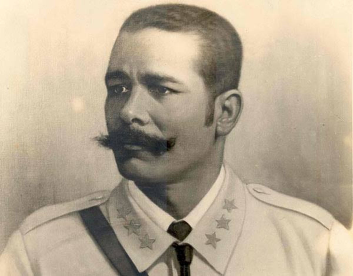 Inicio 30 En la foto, el Lugarteniente General Antonio Maceo