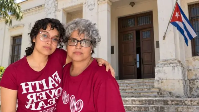 He estado pensando en... la bendición de la persecución 1 En la foto, Ana Bensi y su madre