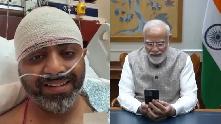 En la foto: el piloto indio Smit Machchhar durante una emotiva llamada con el primer ministro de su país, Narendra Modi.