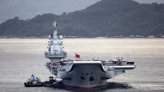 En la foto, el portaaviones chino Liaoning