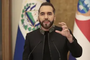 En la foto, el presidente de El Salvador, Nayib Bukele, durante una rueda de prensa, en San Salvador