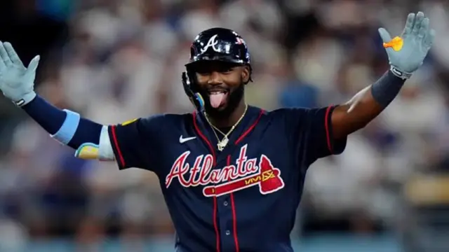 Michael Harris II impulsa a Braves en un tenso triunfo y empata la Serie Divisional de la Nacional 1 En la foto,, Michael Harris II