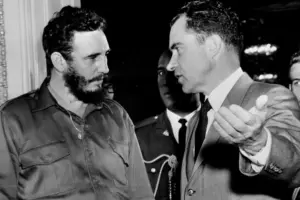 En la foto, Fidel Castro y Richard Nixon en Nueva York en 1959