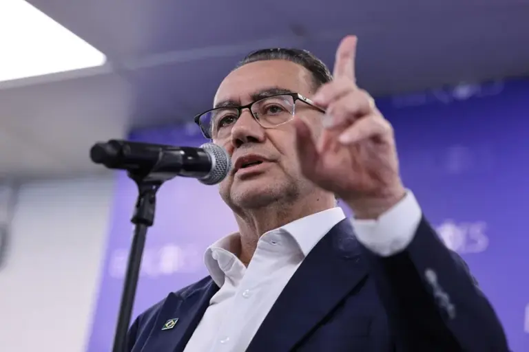 En la foto, el excandidato a la Presidencia de Brasil por el partido Avante, Augusto Cury, en Rio de Janeiro