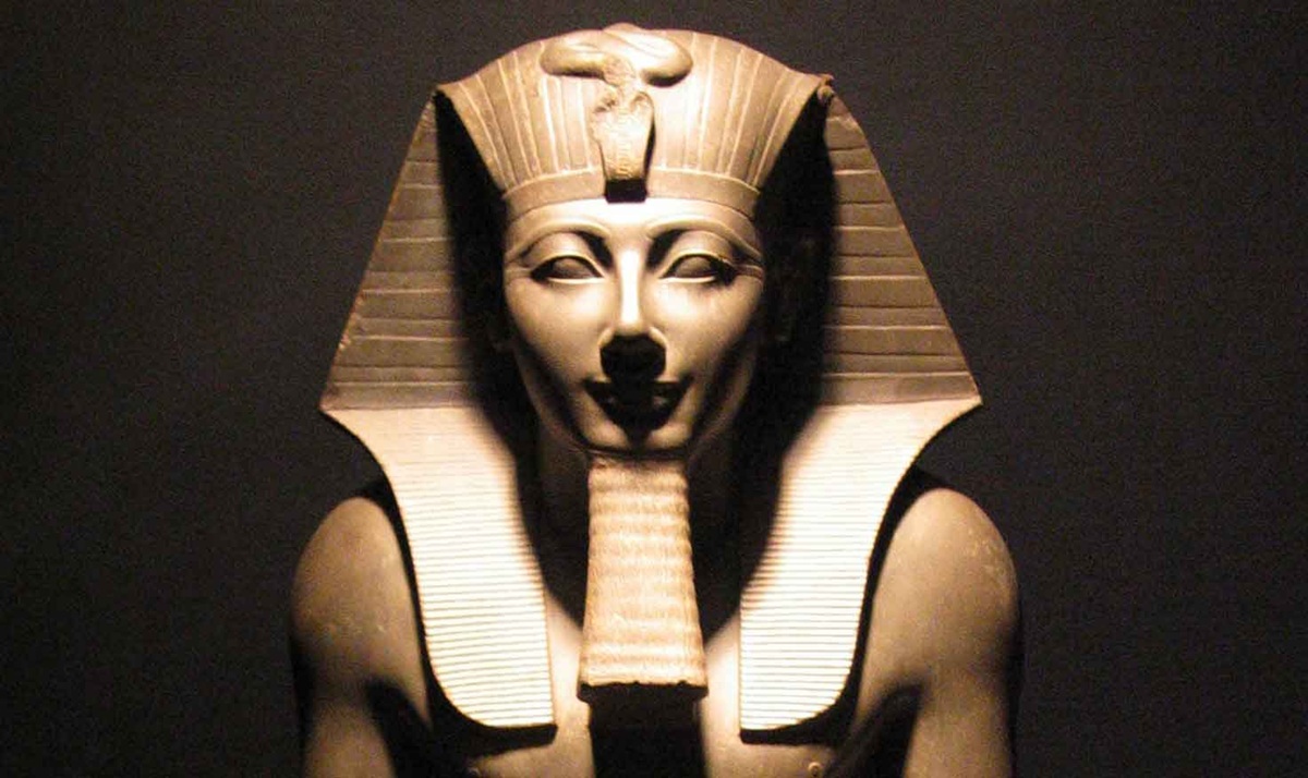 En la foto, busto del faraón Tutmosis III, el Napoleón de Egipto