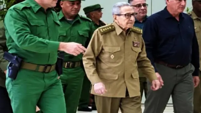 En la foto, los dos que mandan en Cuba y Díaz-Canel