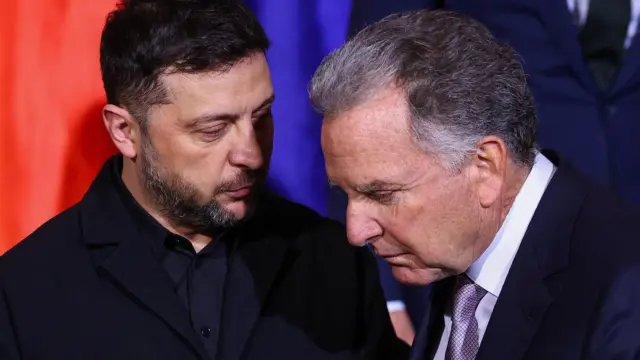 En la foto, Steve Witkoff y Vladimir Zelenski en una foto de archivo