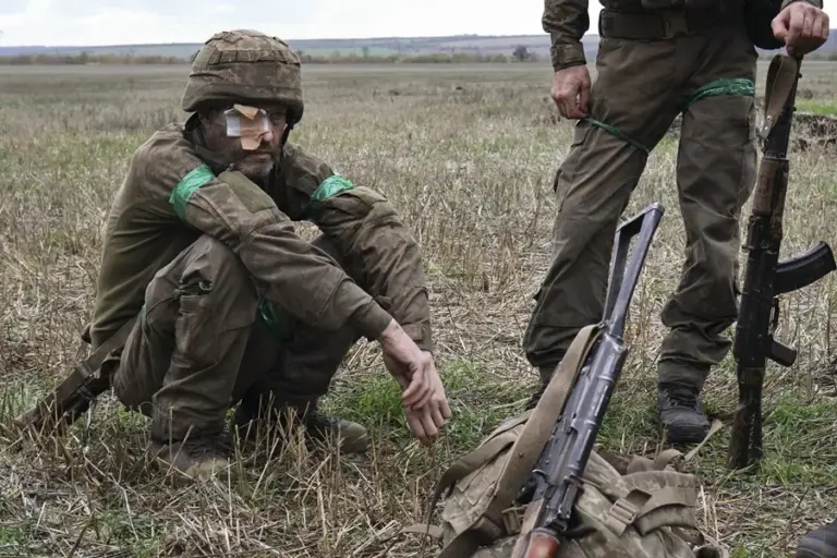 En la foto, Miembros de la 65º Brigada Mecanizada de Ucrania cerca de la línea del frente en la región de Zaporiyia