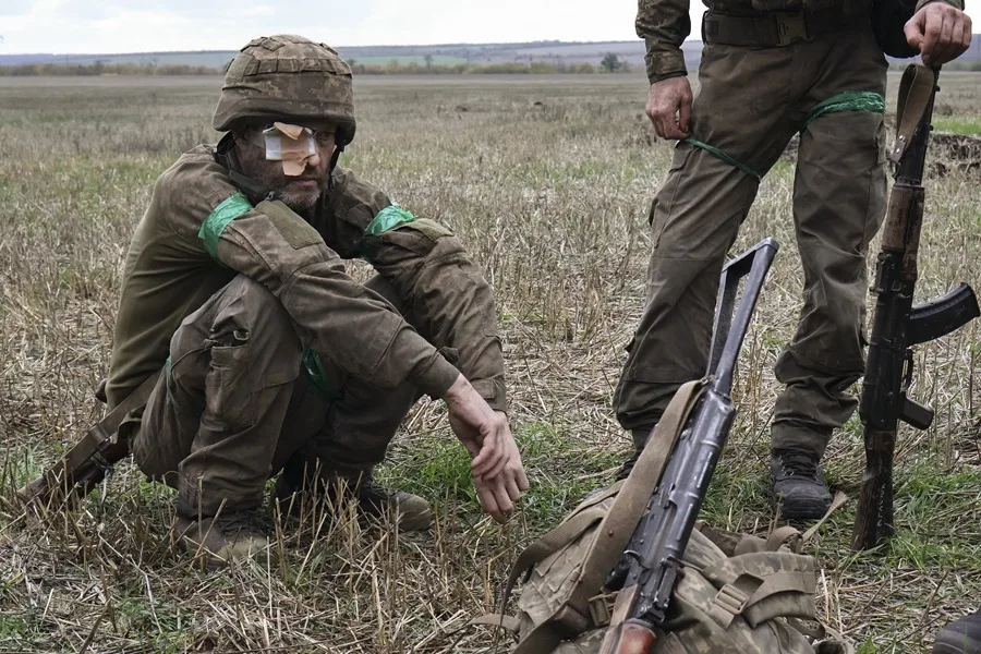 En la foto, Miembros de la 65º Brigada Mecanizada de Ucrania cerca de la línea del frente en la región de Zaporiyia