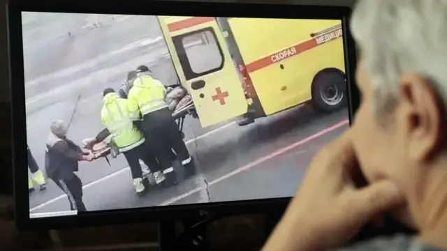 En la foto, una ambulancia