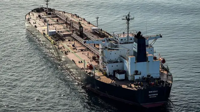 En al foto, un barco petrolero
