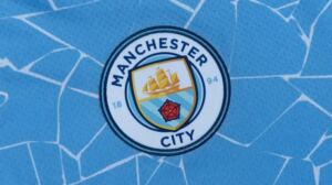 En la foto, el escudo del Manchester City
