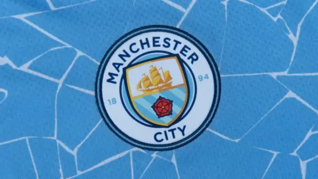 Entrenadores de la Premier reaccionan al caso Manchester City: "Todos necesitamos saber qué va a pasar" 1 En la foto, el escudo del Manchester City