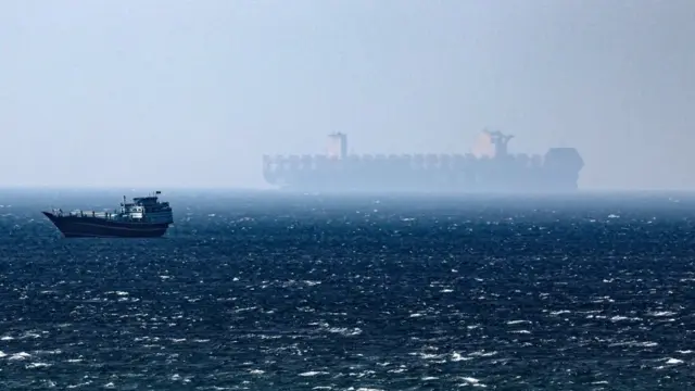 Irán afirma haber derribado un dron estadounidense sobre el estrecho de Ormuz 1 En la foto, petroleros cruzando el Estrecho de Ormuz, en Omán, antes de la guerra de Irán