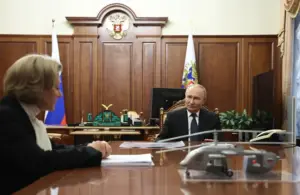 En la foto, El Kremlin llamó a la calma y a fiarse exclusivamente de las informaciones del servicio ruso de defensa del consumidor, Rospotrebnadzor