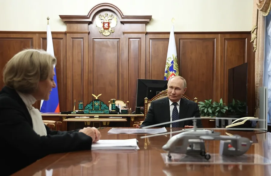 En la foto, El Kremlin llamó a la calma y a fiarse exclusivamente de las informaciones del servicio ruso de defensa del consumidor, Rospotrebnadzor