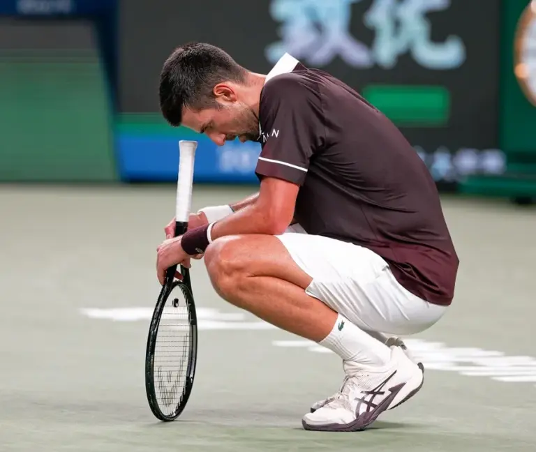 En la foto, Novak Djokovic, durante el partido de hoy del Masters 1.000 de Shanghái