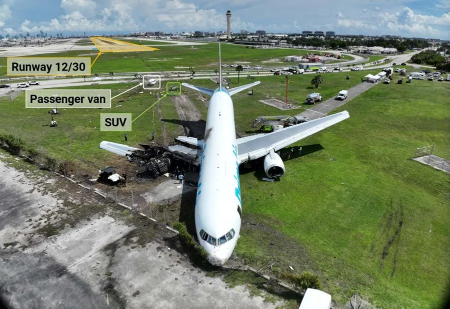 En la foto, Fotografía divulgada por la Junta Nacional de Seguridad en el Transporte (NTSB) del Boeing 767-33A (matrícula N1997A), que operaba el vuelo 7598 de 21 Air, en el aeropuerto internacional de Miami, Florida (EE.UU.)