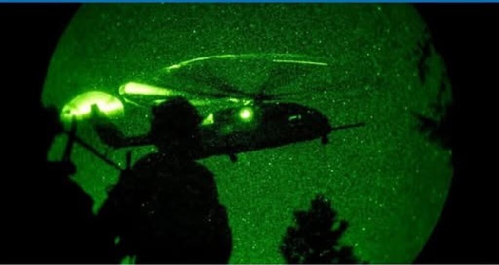 ¿Ensayo de conga... o simplemente entrenamiento? 3 En la foto, los marines en un entrenamiento nocturno