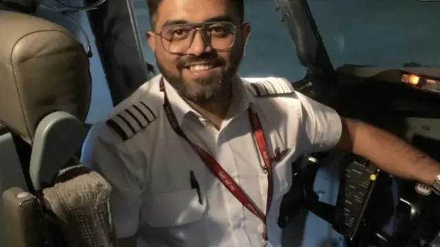 En la foto, el piloto indio identificado como Smit Machchhar, que resultó herido