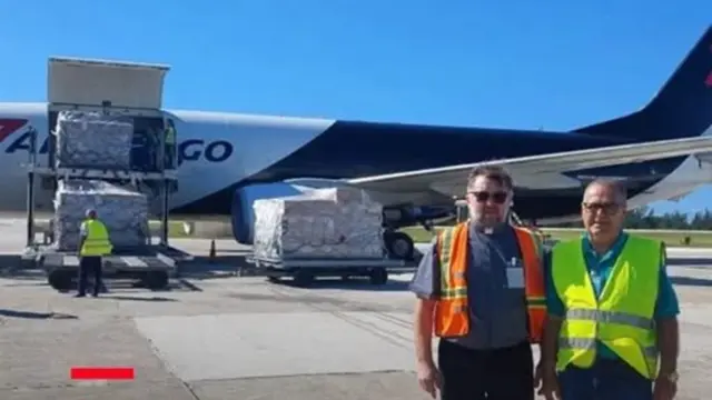 En la foto, un avión con la ayuda humanitaria para Ciego de Ávila
