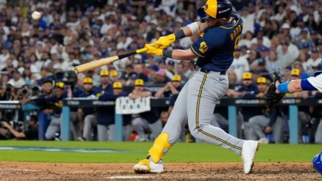 Brewers gana a Dodgers y se coloca a un triunfo de la Serie Mundial 1 En la foto, Jake Bauers