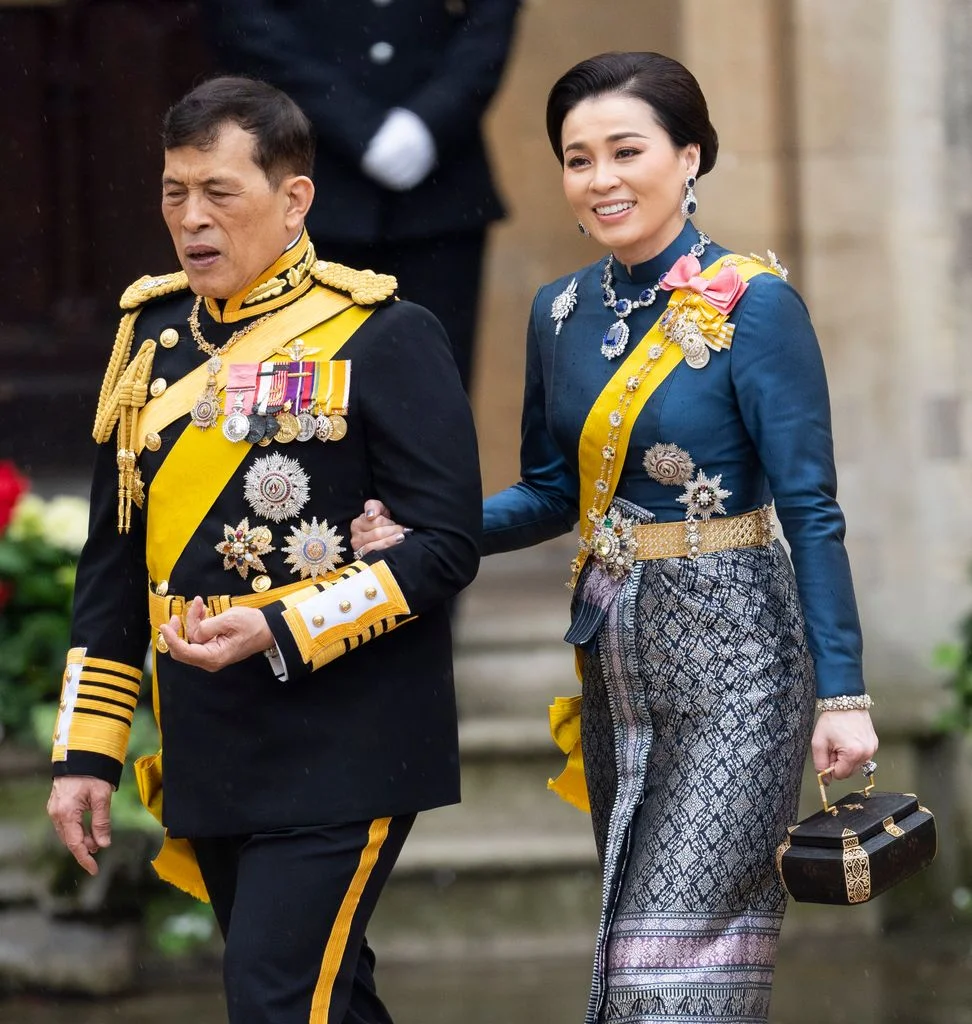 La reina Suthida de Tailandia realiza su primer vuelo en solitario en un JAS 39C Gripen