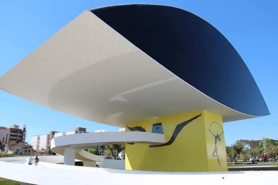 Oscar Niemeyer: Biografía del maestro de las curvas