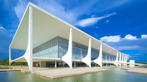 Oscar Niemeyer: Biografía del maestro de las curvas