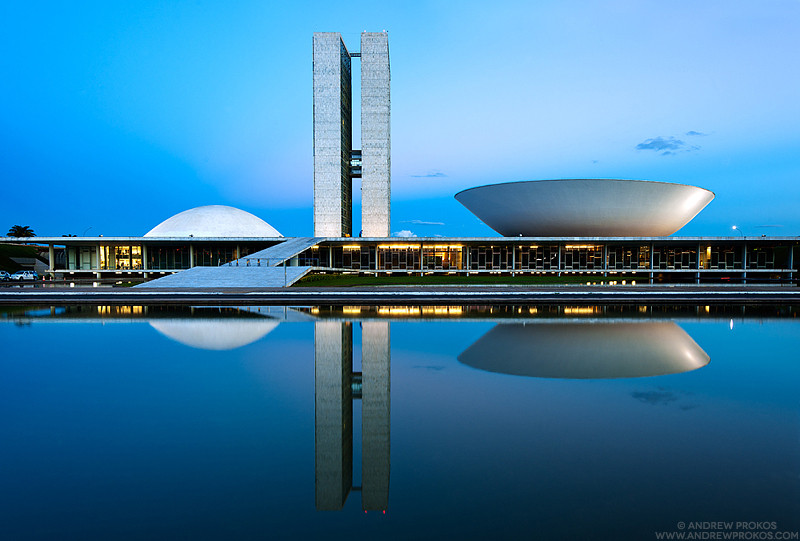 Oscar Niemeyer: Biografía del maestro de las curvas