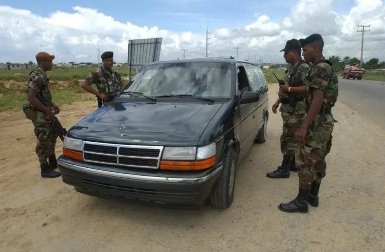 En la foto, miembros del ejército dominicano en la vigilancia y control de la zona fronteriza con Haití