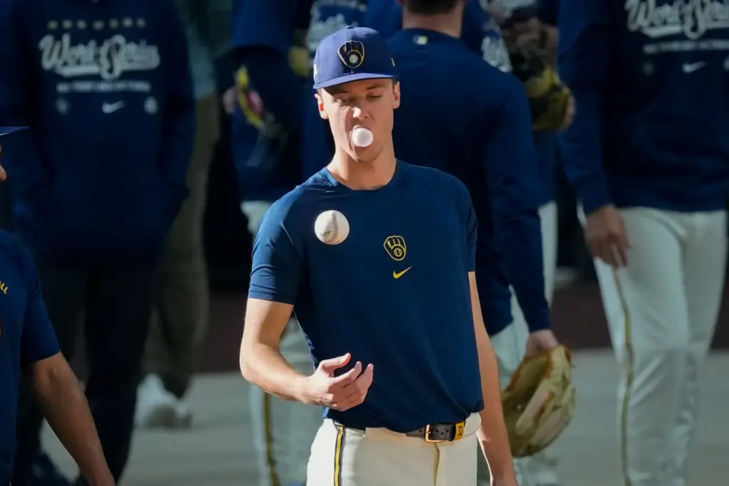 En la foto, Jacob Misiorowski, el abridor de hoy por los Brewers