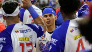 En la foto, Tiburones de La Guaira celebran su triunfo en Venezuela