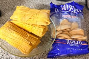 Inicio 14 En la foto, Tamales hechos en West Palm Beach por manos cubanas