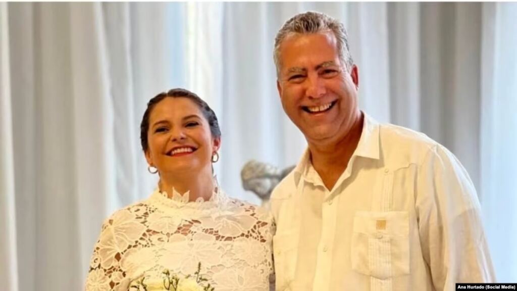 Senencito paga y no pregunta 2 En la foto, la comunista española Ana Hurtado y su esposo, Senén Casas