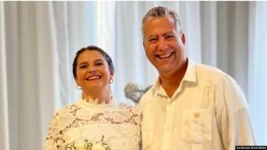 En la foto, la comunista española Ana Hurtado y su esposo, Senén Casas
