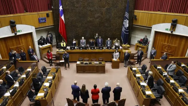 El Senado de Chile aprueba un proyecto de ley que agiliza la expulsión de extranjeros 1 En la foto, una sesión del Senado de Chile, en el Congreso Nacional, en Valparaíso (Chile)