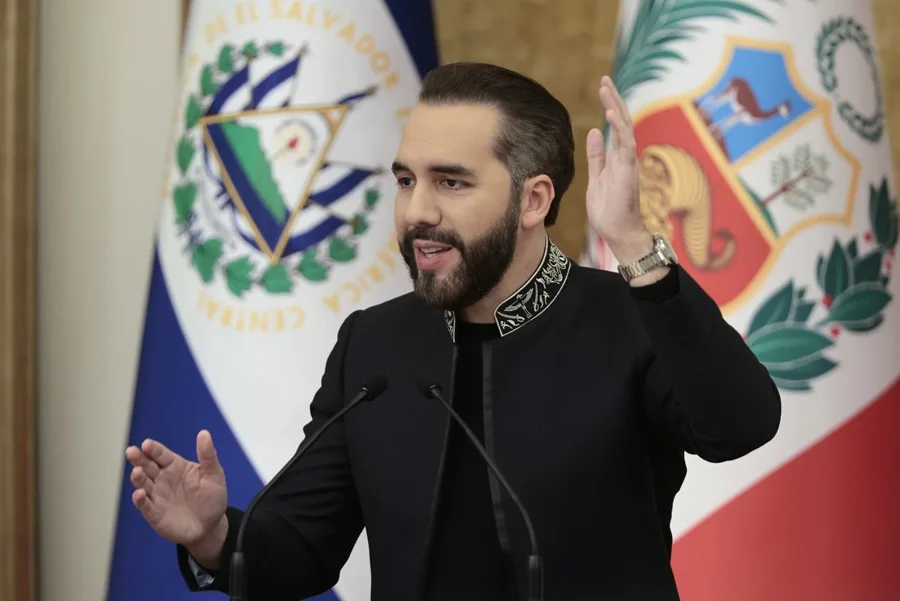 Bukele asegura que la misión para rescatar a los militares salvadoreños puede acabar las pandillas en Haití 6 En la foto, El presidente de El Salvador, Nayib Bukele, habla durante una rueda de prensa, en San Salvador
