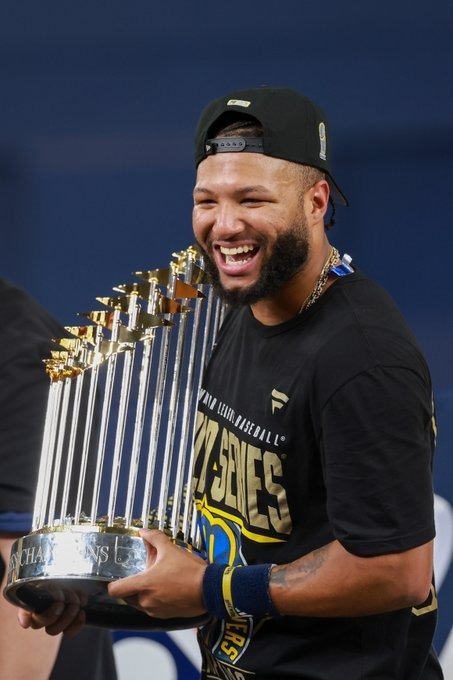 Tres venezolanos hacen historia con doble corona mundial y Contreras iguala una hazaña de Salvador Pérez 2 Tres venezolanos hacen historia con doble corona mundial y Contreras iguala una hazaña de Salvador Pérez