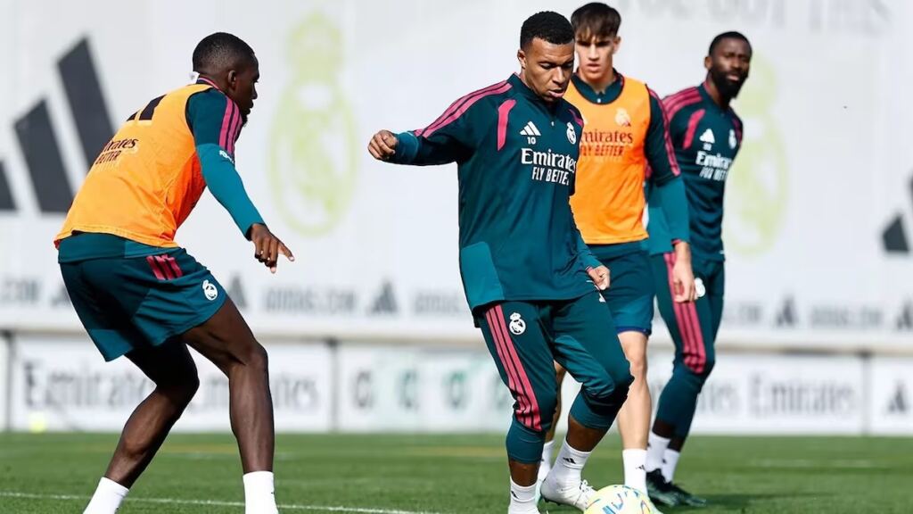 En la foto, entrenamiento del Real Madrid este viernes
