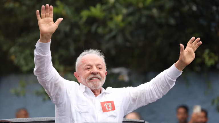Lula remonta en las urnas y derrota a Flávio Bolsonaro