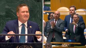 En la foto, Mike Waltz y la chancletera delegación cubana en ONU