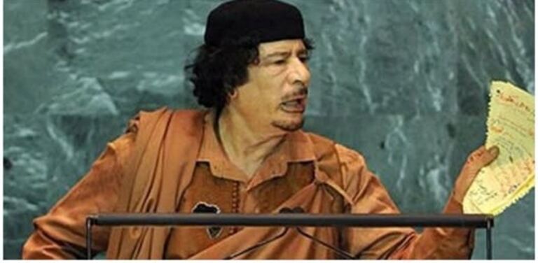 En la foto, Muamar Gadafi en la ONU