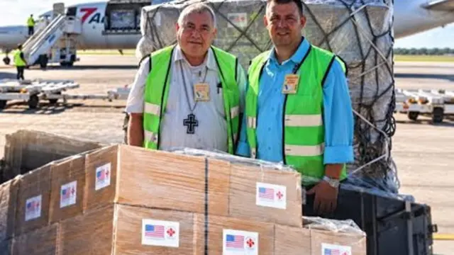 En la foto, envío de ayuda de EEUU a Cuba