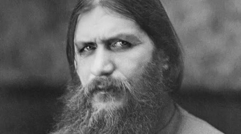 En la foto, Rasputin, el Monje Loco
