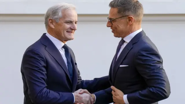 En la foto, El presidente finlandés Alexander Stubb y el primer ministro noruego Jonas Gahr Støre
